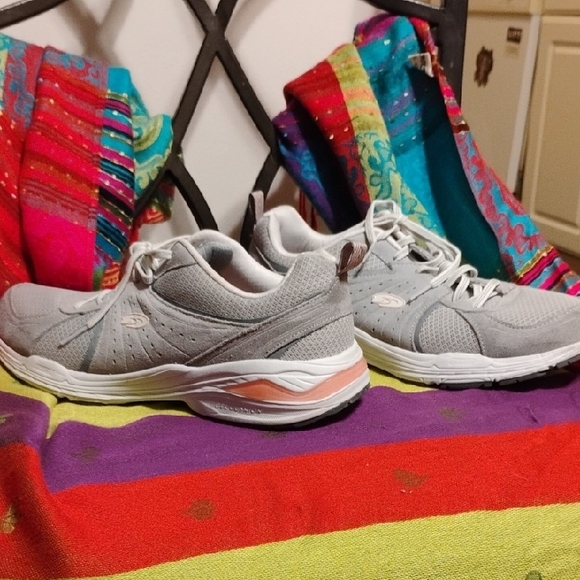 EUC Doctor Scholl's Gray Cushioned Sneakers with Mesh Upper Size 10 - Picture 6 of 6